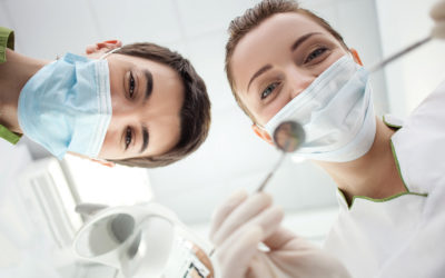 3 Signes qui montrent qu’il est temps de prendre rendez-vous chez votre dentiste…